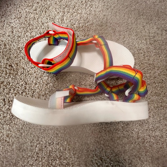TEVA white rainbow Pride strap sandals shoe size 7 - Picture 3 of 7